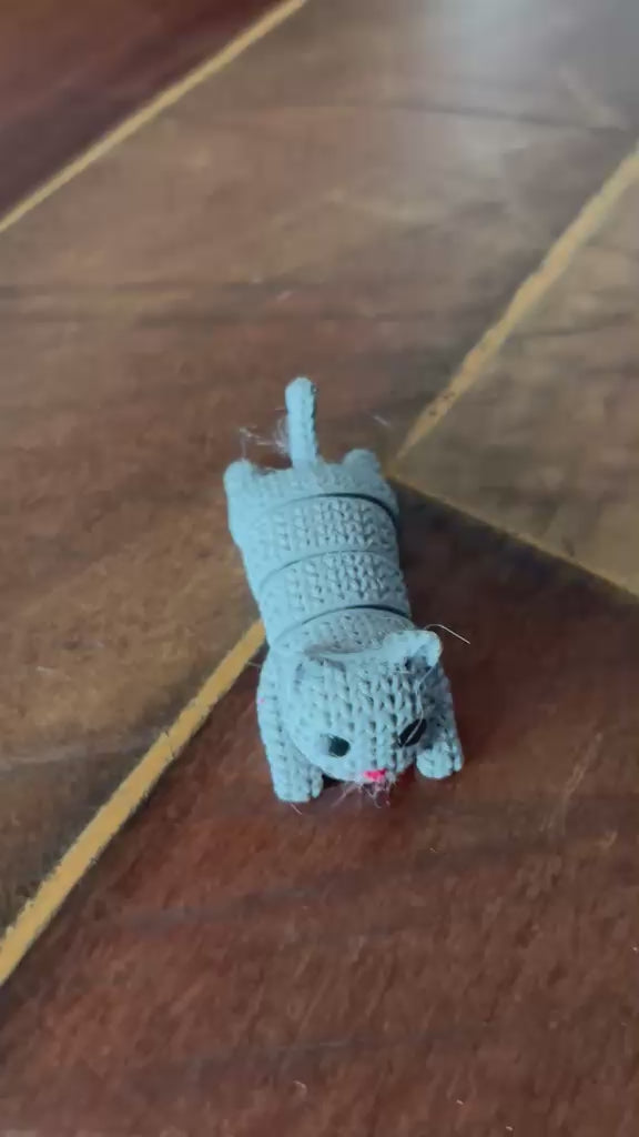 Gato Mimi - Bichinho Sensorial Articulado de Crochê
