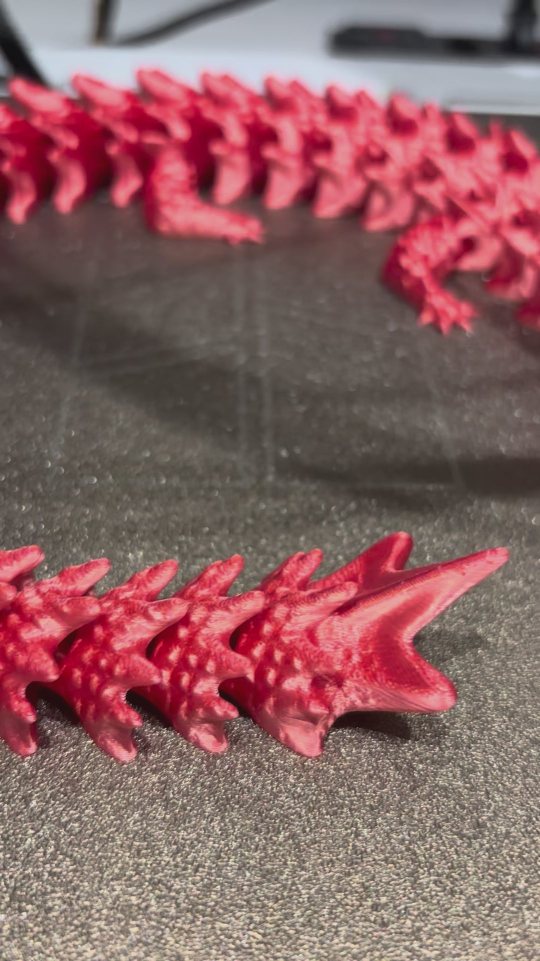 Dragão de Espinhos Articulado - Vermelho